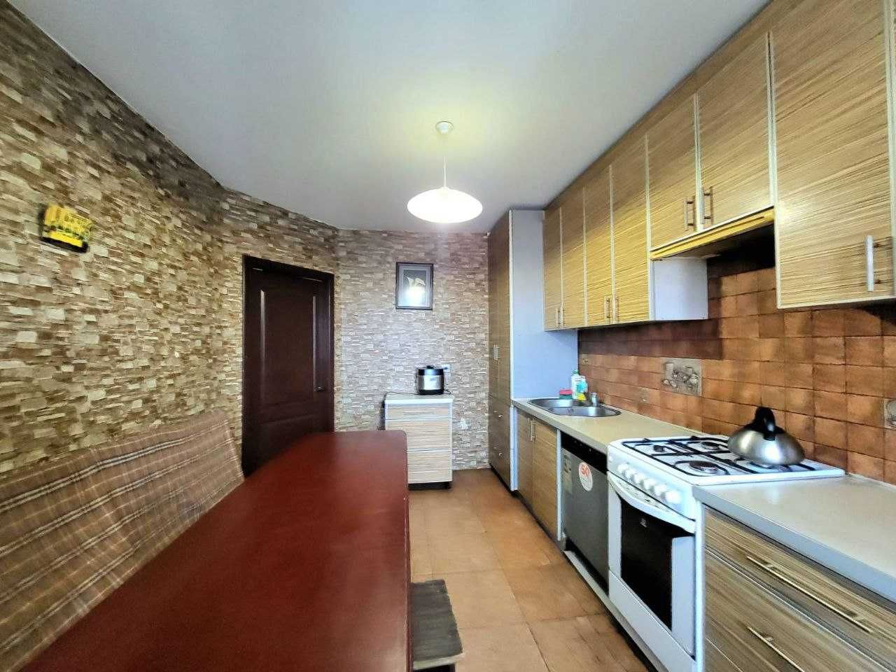 Продаж 4-кімнатної квартири, вул. Р. Скалецького
