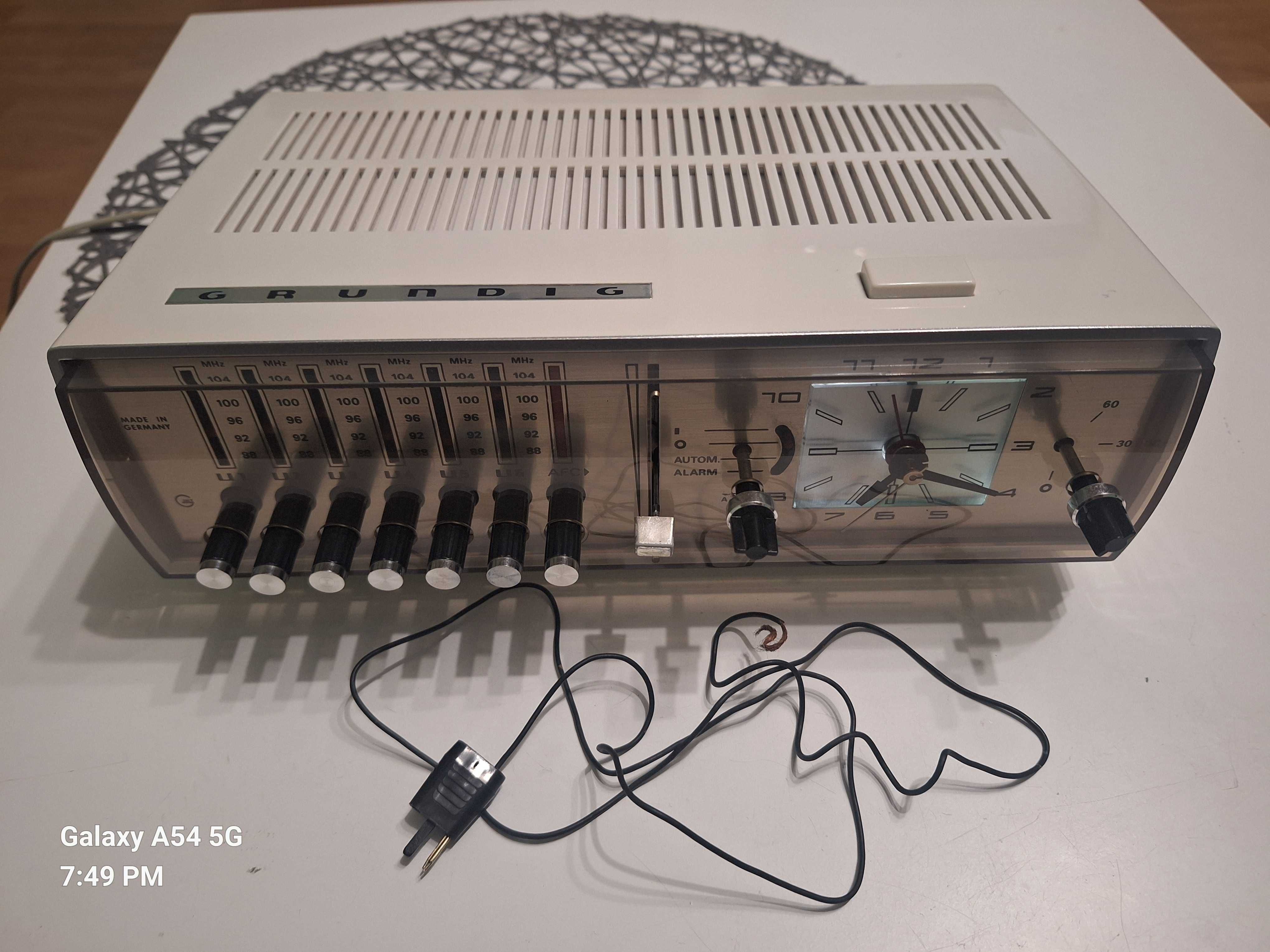 Zegar radio budzik Grundig sono-clock