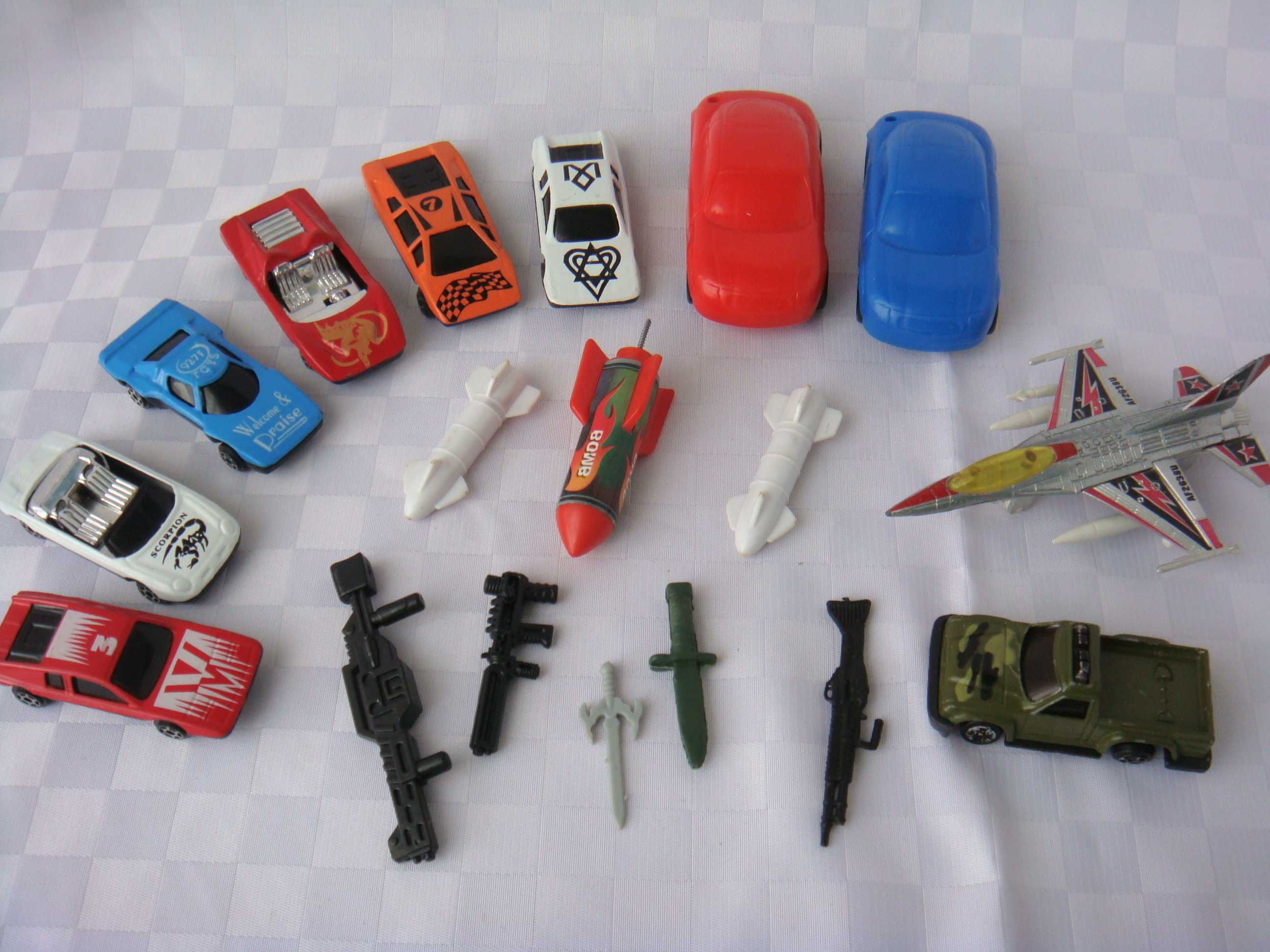 Игрушки: самолет, машинки, оружие - всё за 150 гривен.