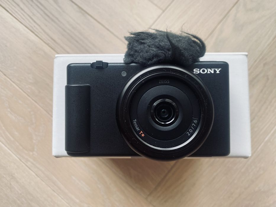Sony ZV-1F Vlog Camera + BOYA BY-M1