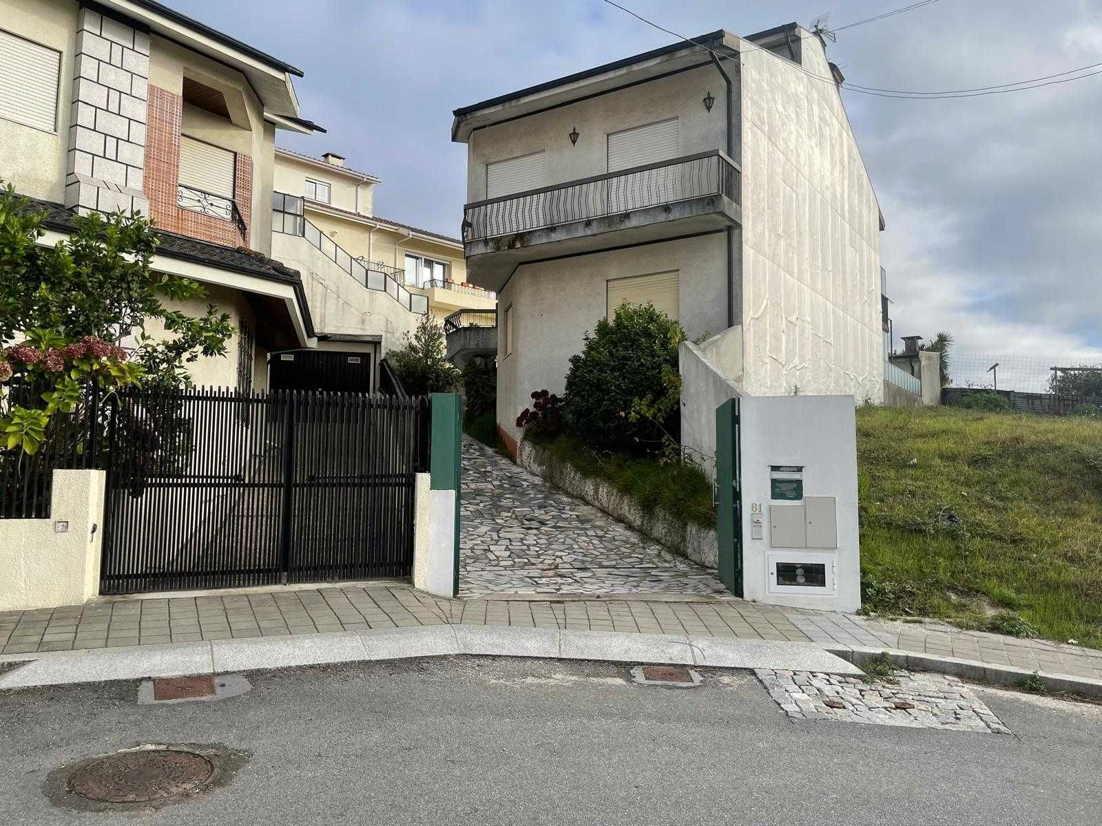 Andar Moradia T2+1 com anexo, Rés do Chão, em Baguim do Monte
