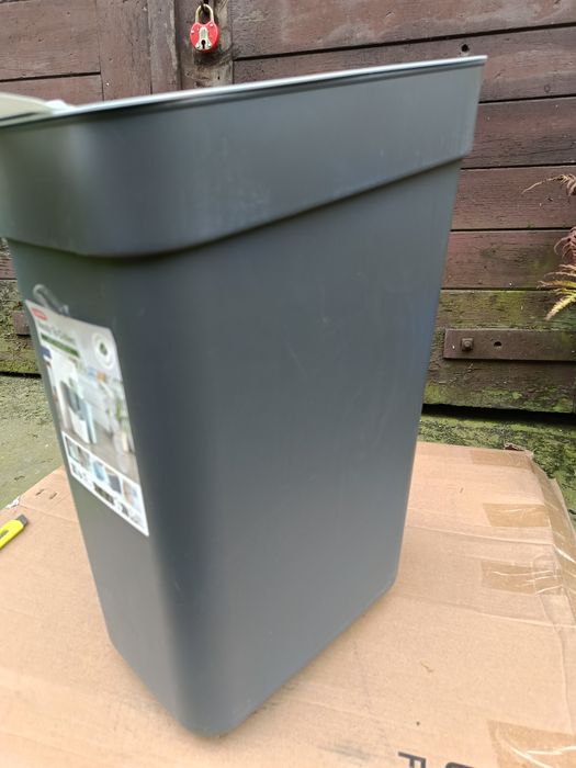 Kosz na odpady i śmieci