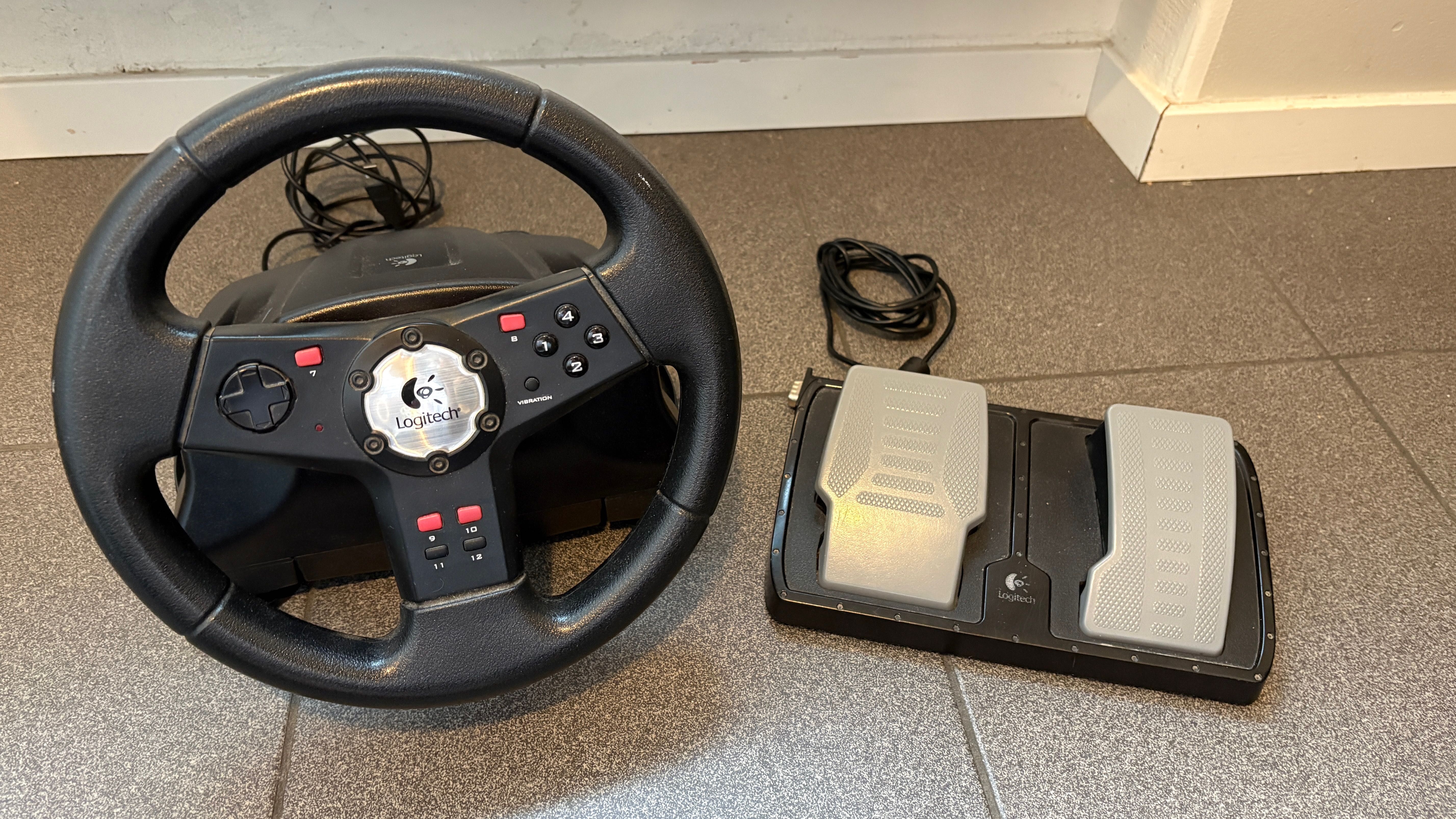 Игровой руль Logitech  Formula Vibration