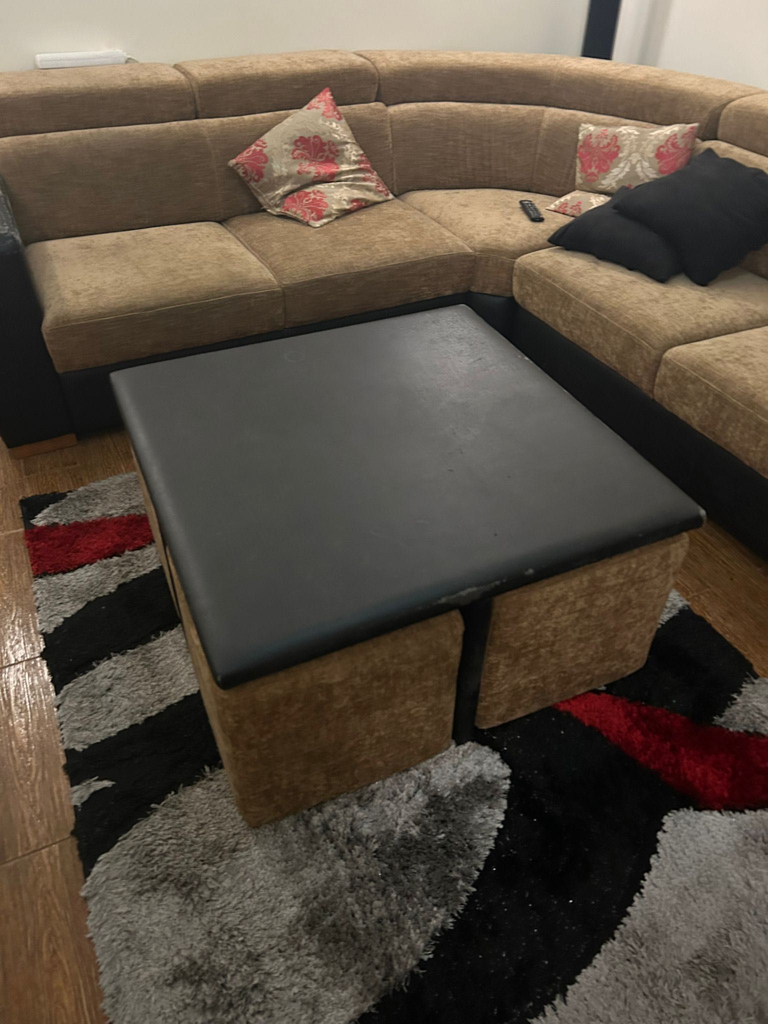 Sofá de sala + mesa de centro