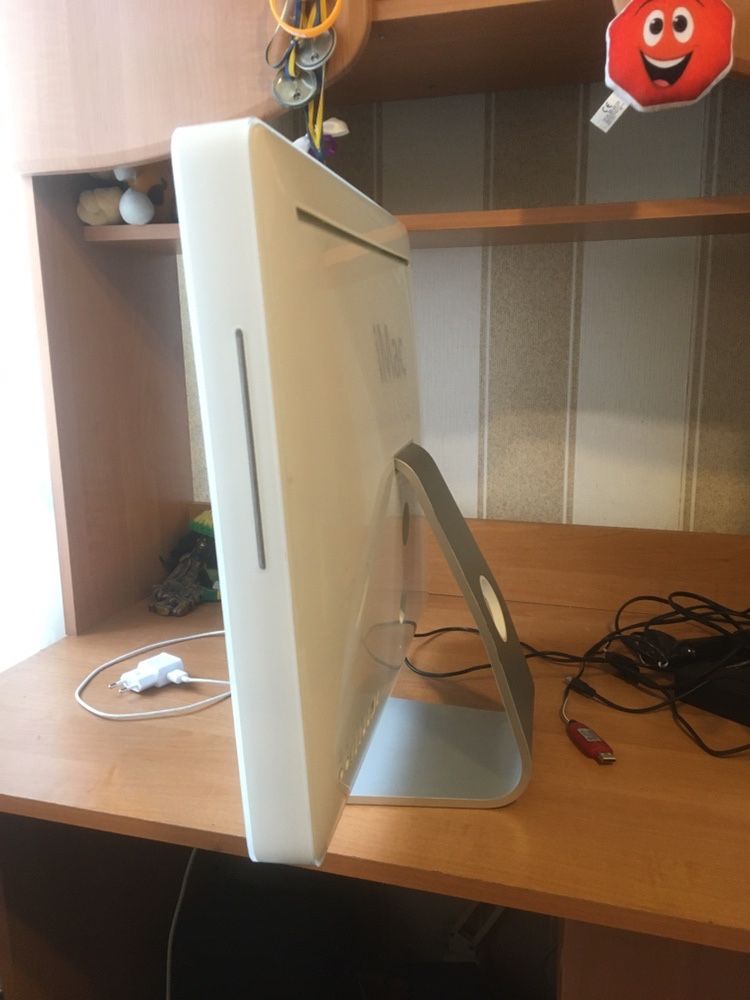 Моноблок Apple iMac 17" Core 2 Duo 2.16GHz/4GB/250GB