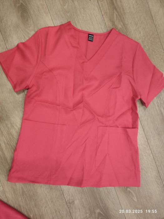 Nowy różowy mundurek medyczny rozmiar XS