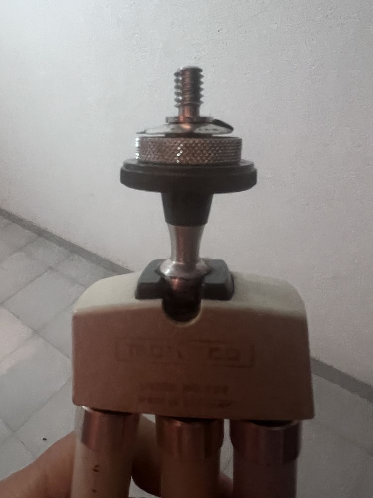 Tripé antigo para máquina fotográfica