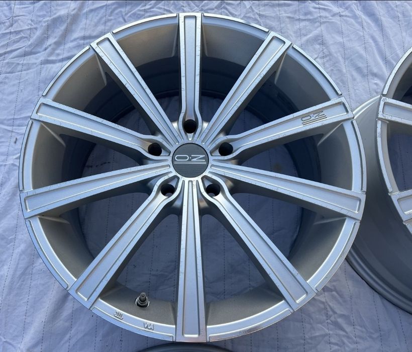 OZ r18 5x114,3 RENAULT Latitude Talisman Laguna Megane Grand Scenic