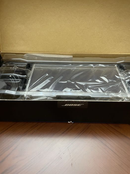 Bose soundlink speaker, нов. Комплект. Автозарядка Bose нов