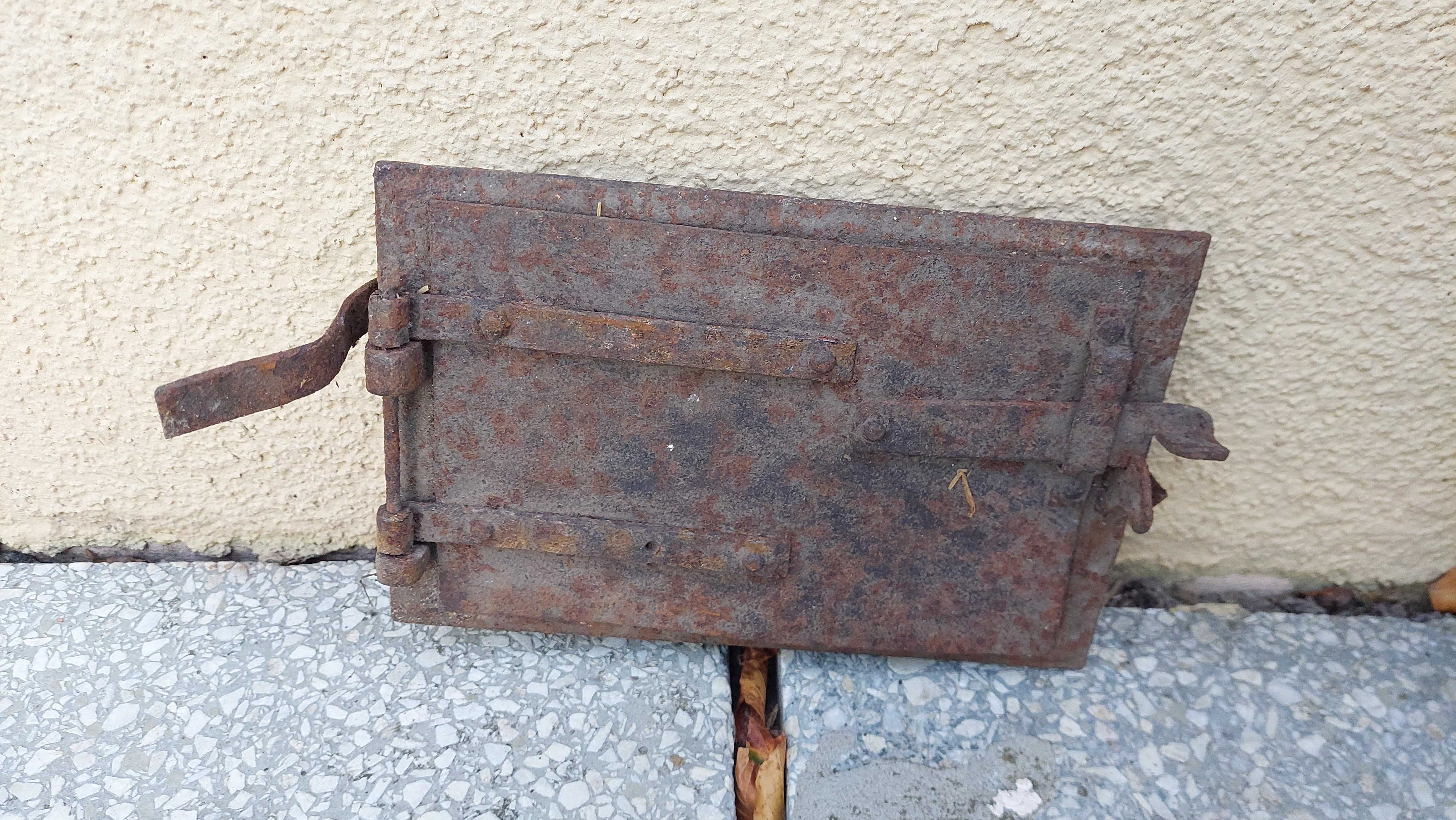 Drzwiczki metalowe paleniskowe do pieca kaflowego PRL wędzarnia stare