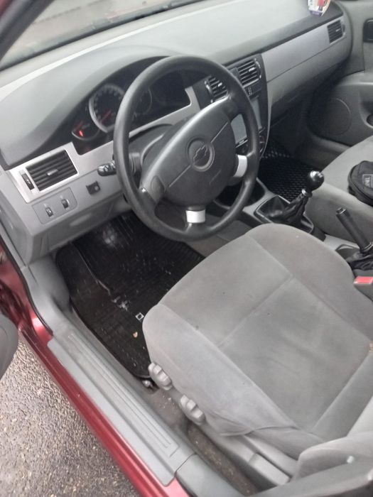 Продам Шевроле Лачеті в нормальному стані.