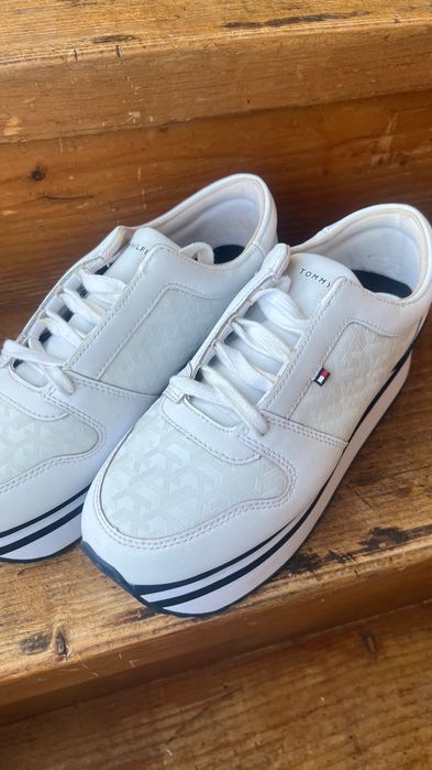 Tommy Hilfiger,  нові кросівки