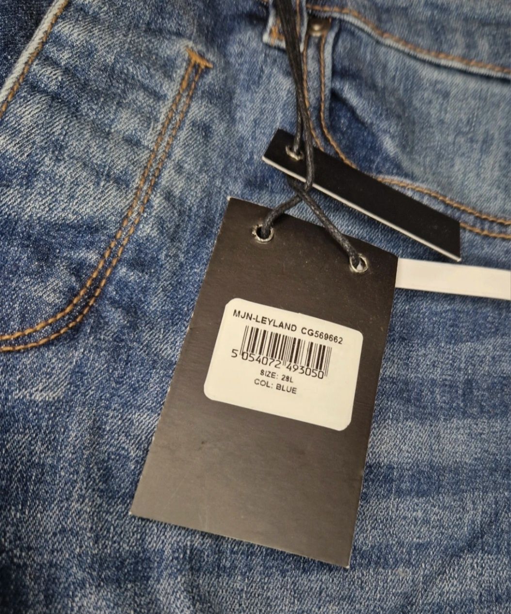 Rurki jeansowe z przetarciami