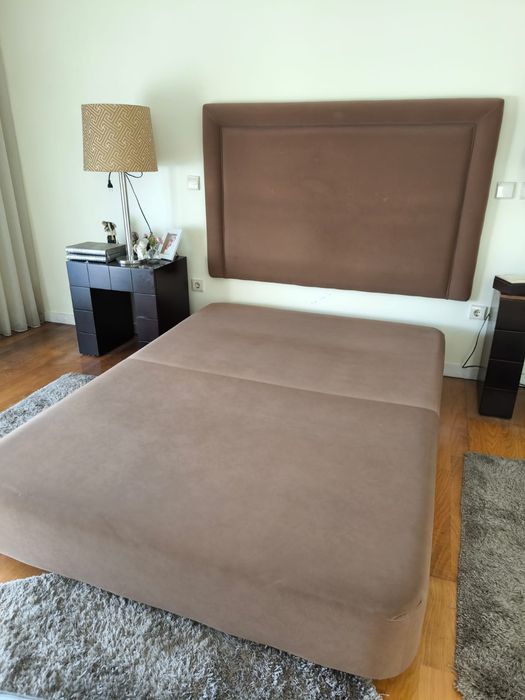 Conjunto de cama + mesas de cabeceira + comoda