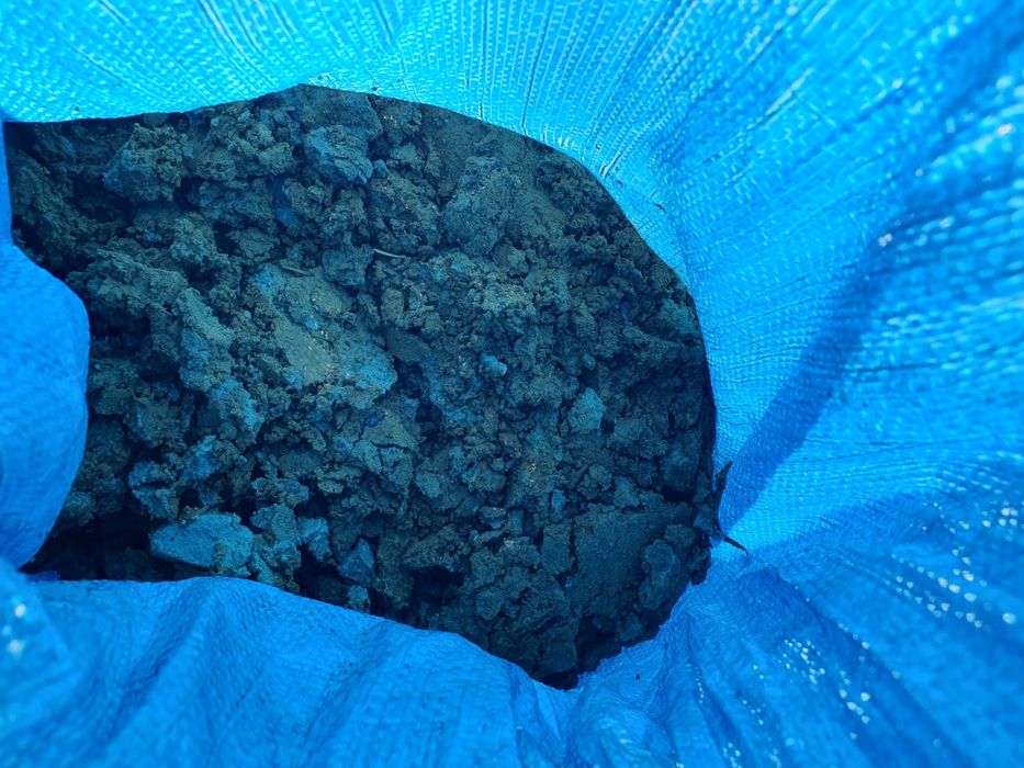 Piach z resztkami gruzu