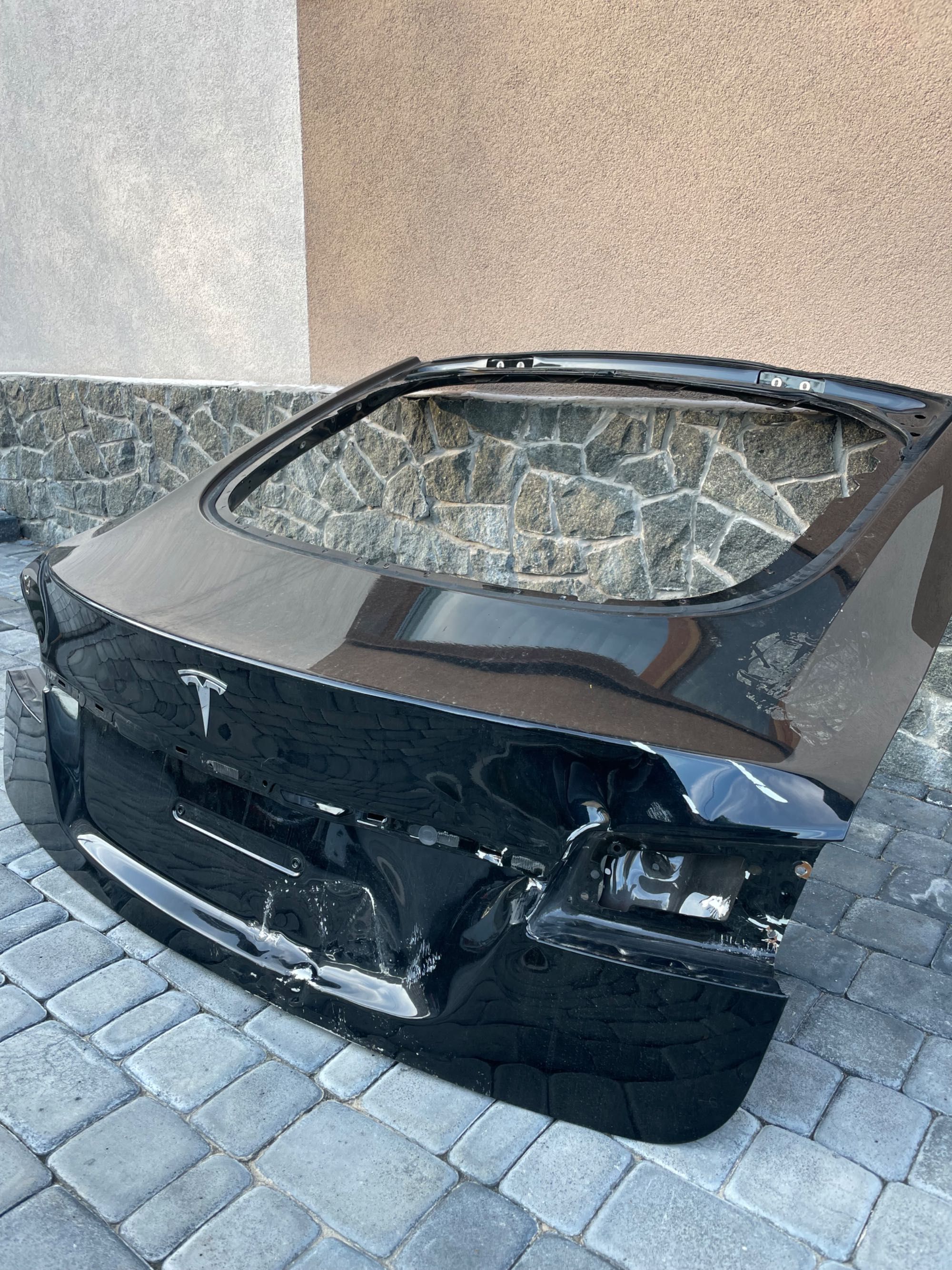 Кришка багажника Tesla model s 2022