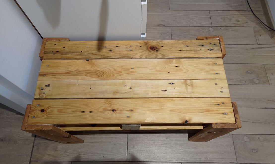 Drewniany stolik / stolik z drewna