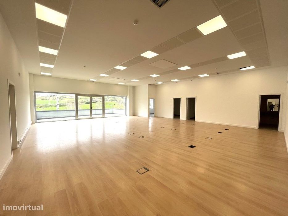 Escritório com 6 lugares de estacionamento em Torres Vedras