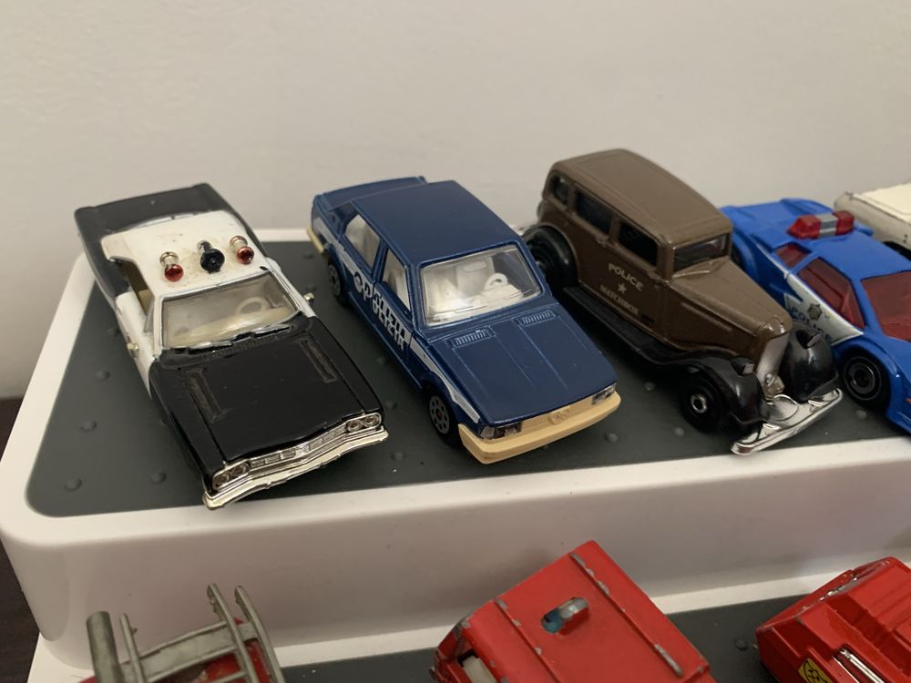 Lote de 21 carrinhos de emergência