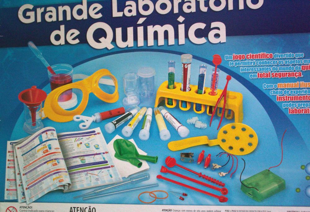 Grande Laboratório de Química Clementoni - 180 Experiências