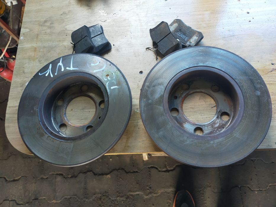 Tarcze hamulcowe tylne tył VW polo 9N 1.6