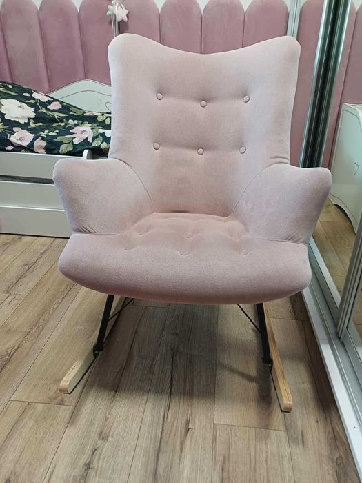 Elegancki fotel bujany duży pudrowy róż