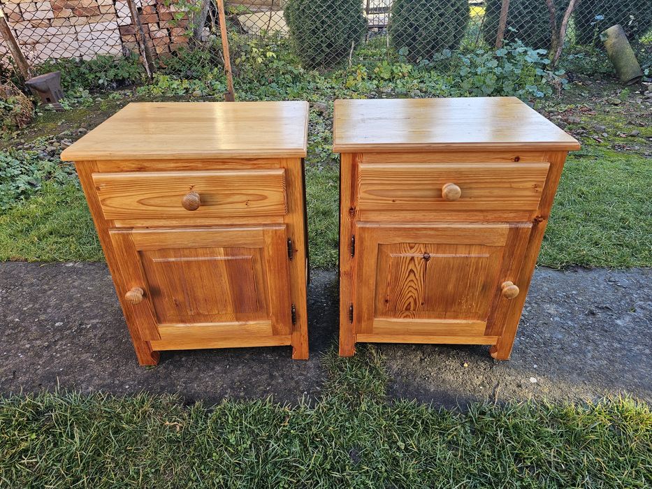 Тумбочка приліжкова деревяня