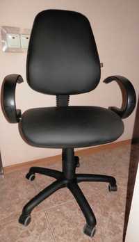 ремонт офисных стульев -перетяжка кожзамом