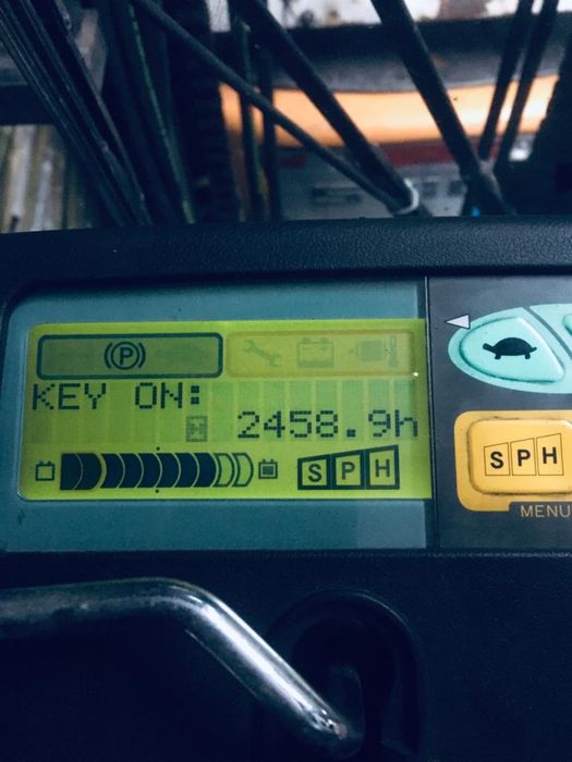 Toyota 3,5 t tylko 2500 mth, elektr. kabina ogrzewana, przebieg 2458h