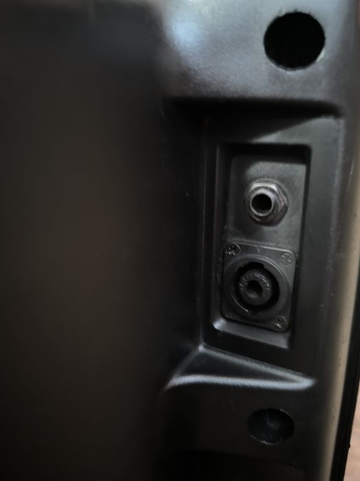 Продам колонки  JBL EON1500