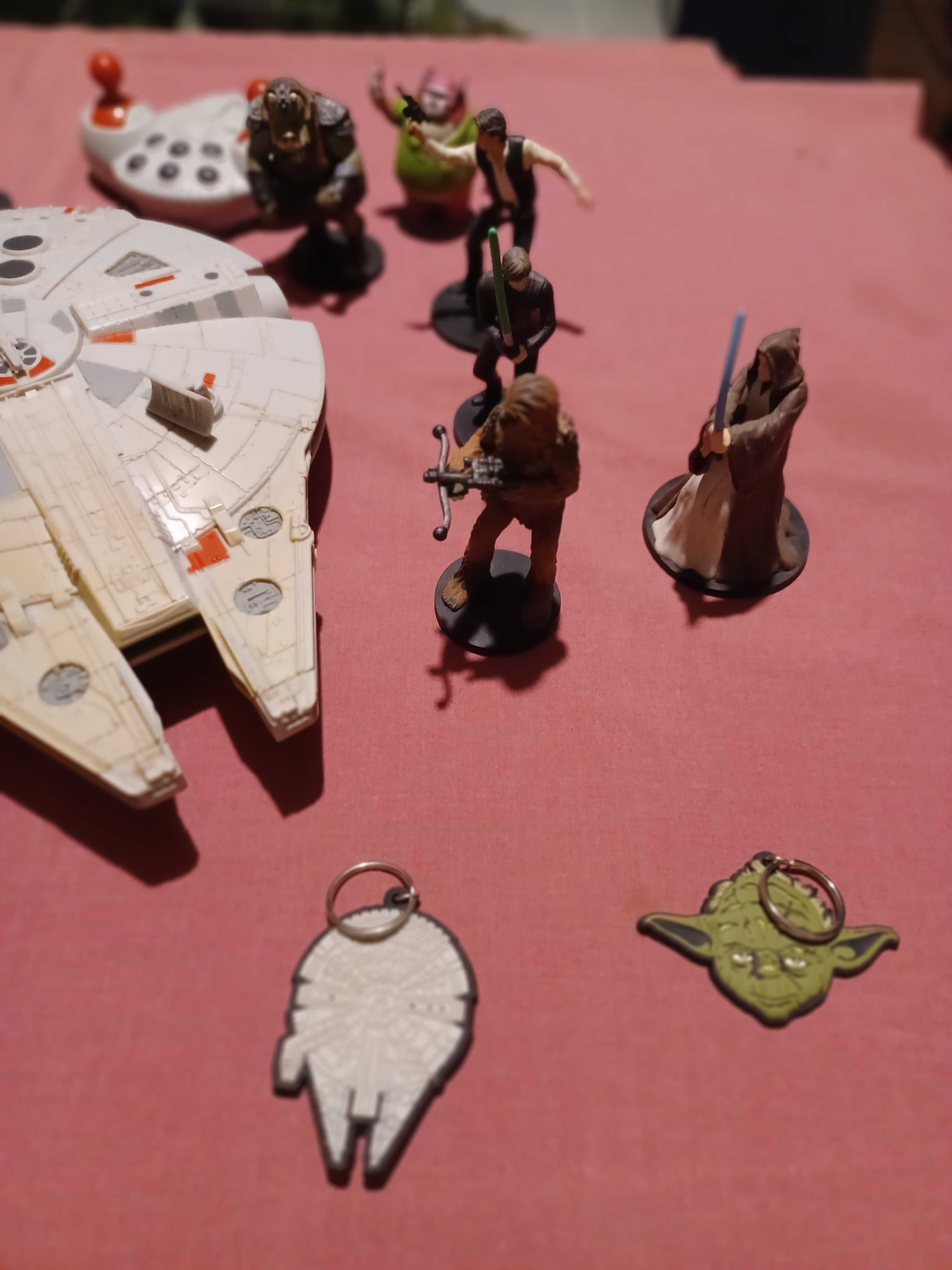 Nave e bonecos star wars