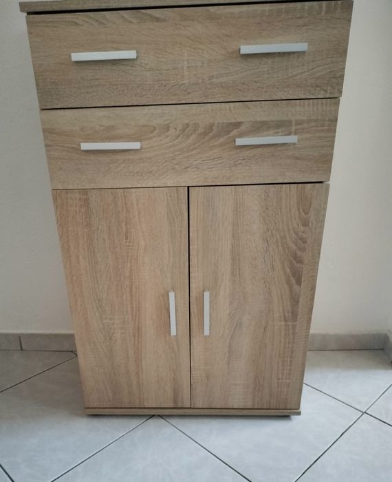 Móvel  com duas portas e duas gavetas