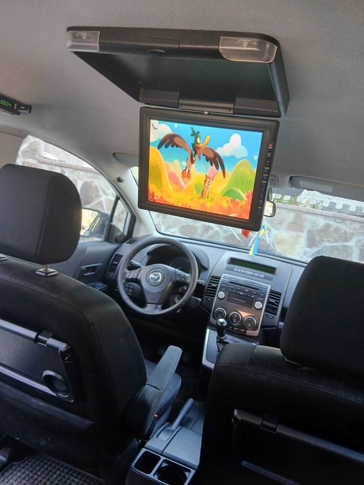 Автомобіль мазда 5