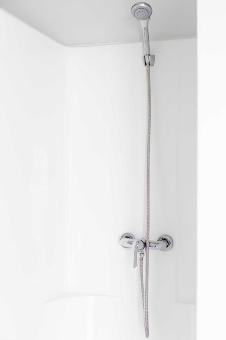 kontener sanitarny, kontener z prysznice i umywalka, kontener