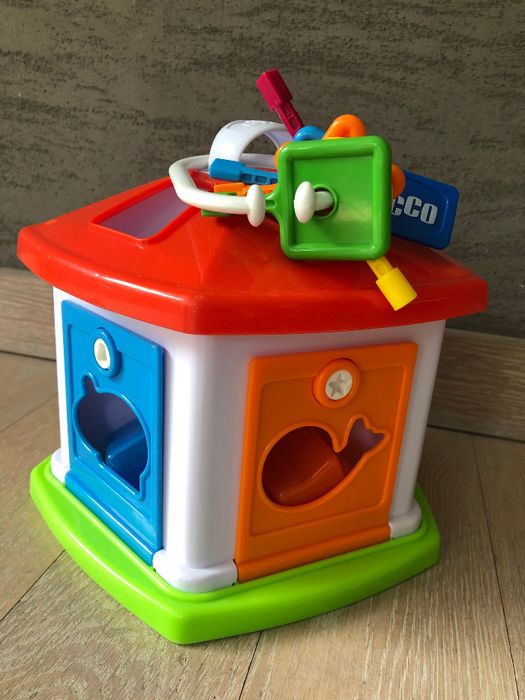 Chicco sorter domek zwierząt figury geometryczne 12m