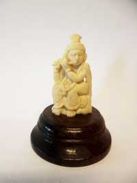 pequena antiga escultura de uma Deusa asiática esculpida