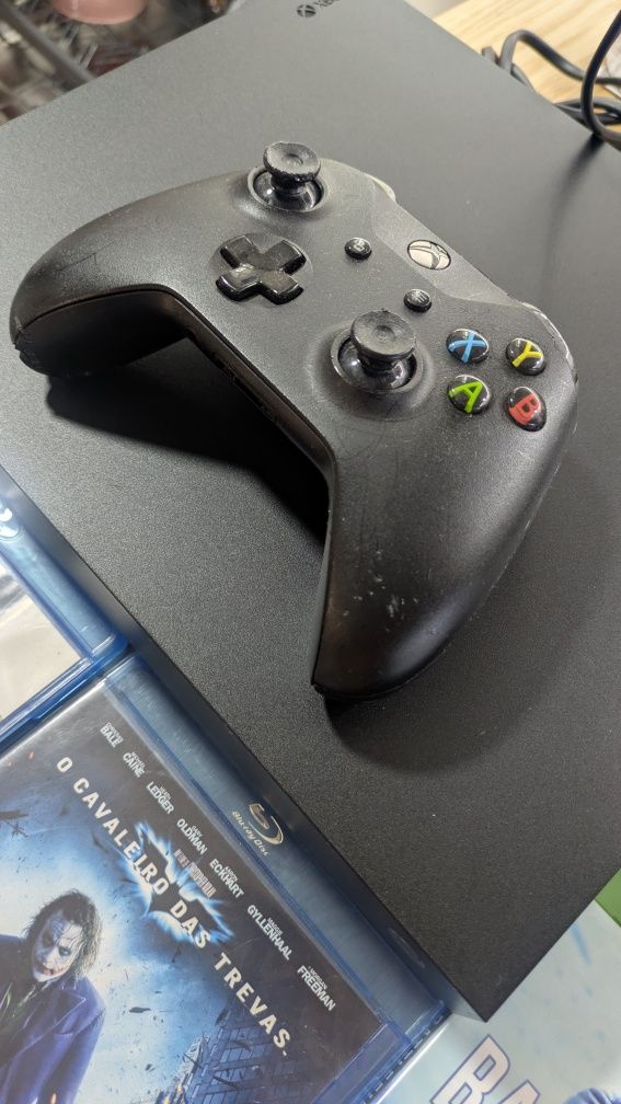 XBOX ONE X 1TB + Jogos + Blu-rays
