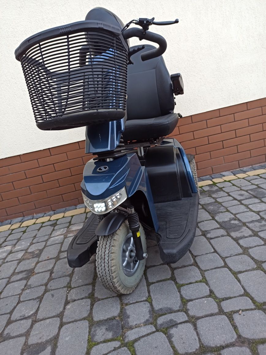 Wózek dla seniora inwalidzki
