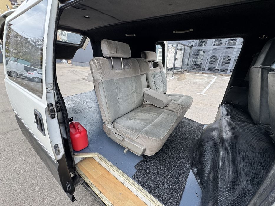 Продам Митсубиси L300 пасажирский бус 8+1