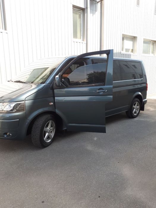 Продам бус Volkswagen t5 2,5 TDI caravelle