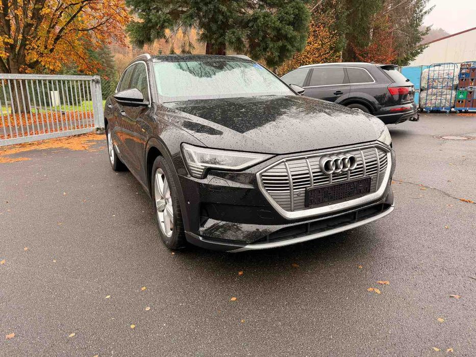 Топчик комплектація Audi e-tron -95 кв.,  21 модельний рік камери 360