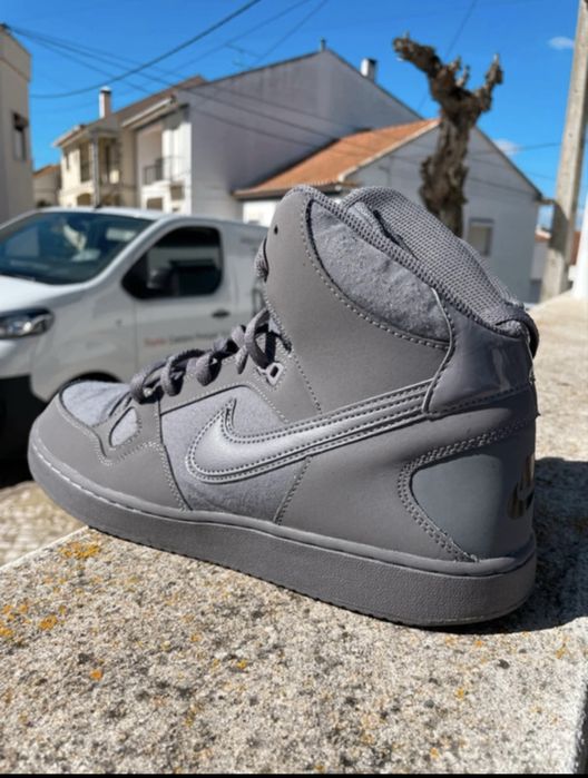 Sapatilha nike cinza