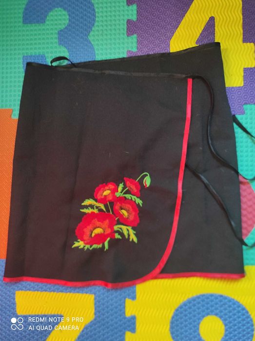 Плахта, спідничка з вишивкою.