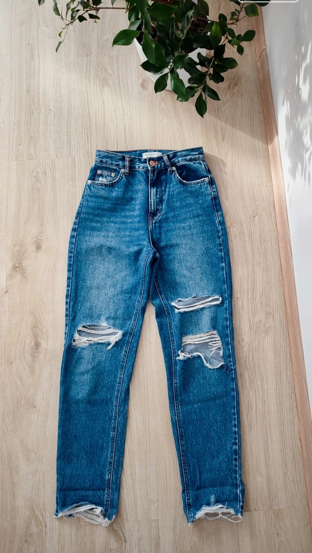 Spodnie z dziurami boyfriendy pull & bear 32