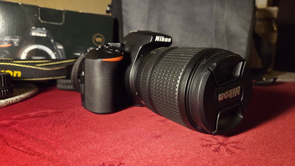 Nikon D5600 + AF-S Nikkor 18-140mm