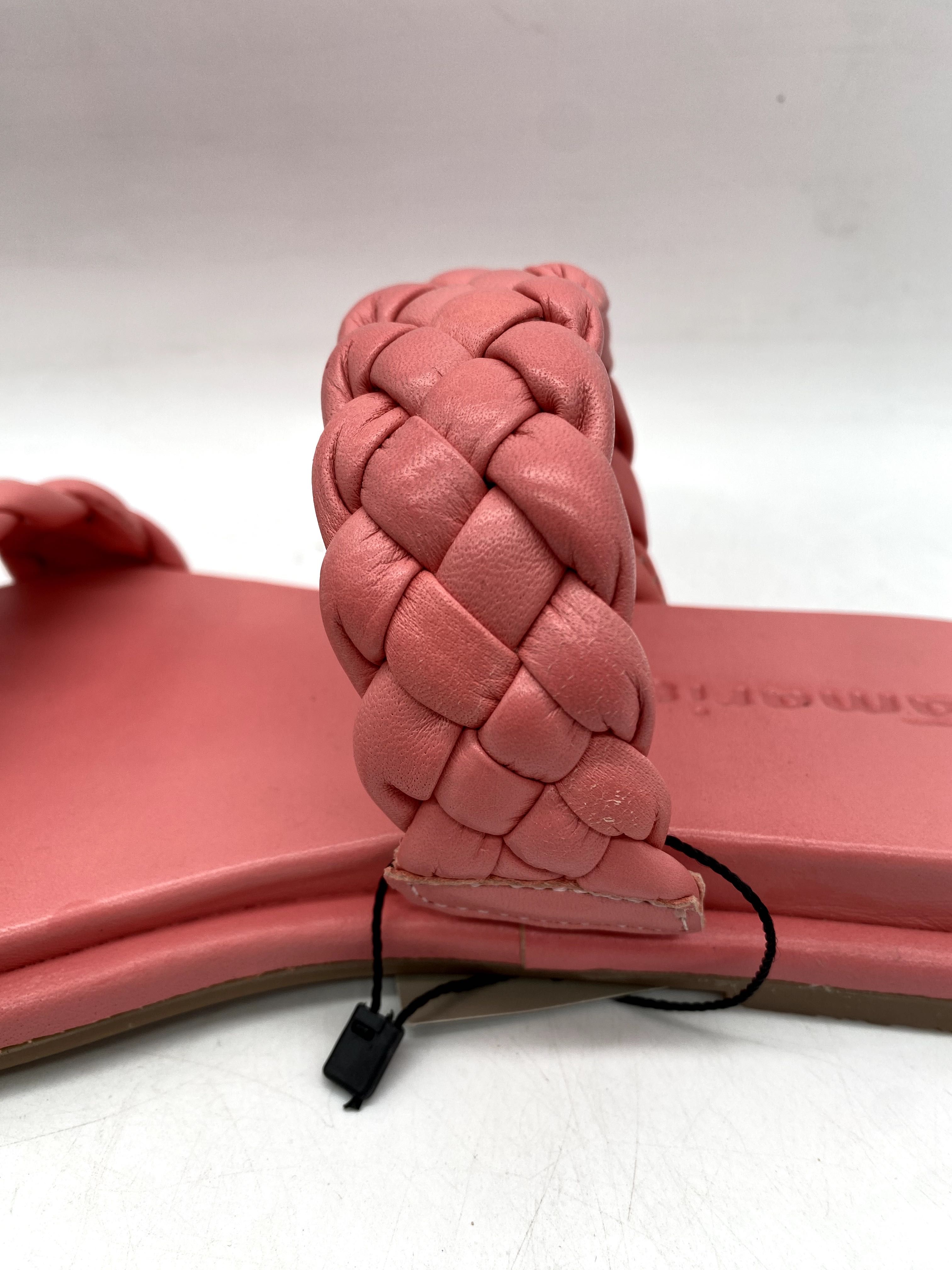 Klapki damskie z ozdobnymi paskami wsuwane Flamingo Tamaris rozmiar 40