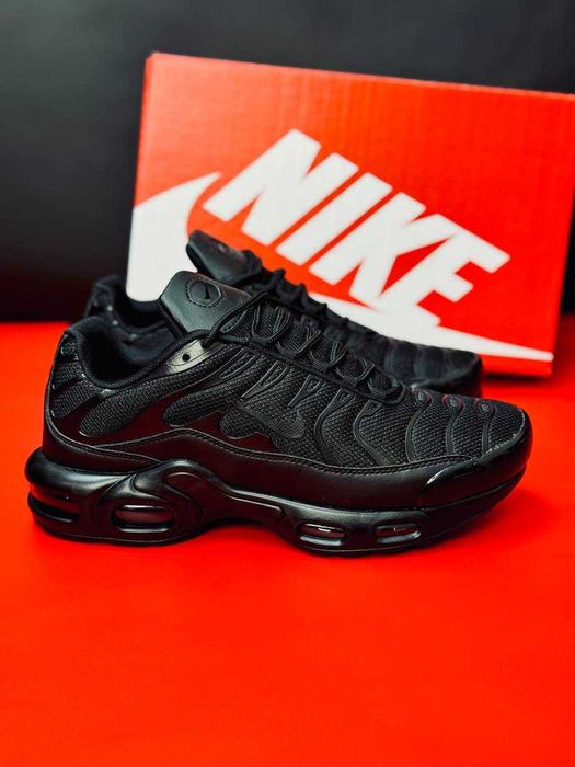 Мужские кроссовки осенние Nike Tn Plus черные кросівки найк чорні