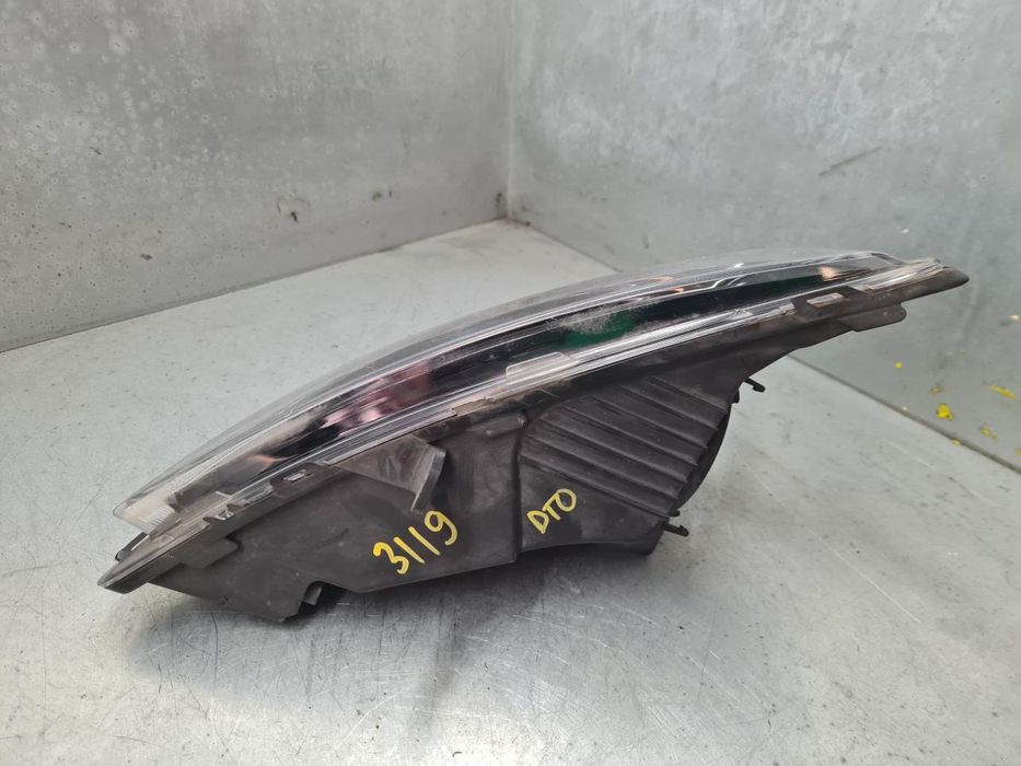 Farol nevoeiro frente direito SEAT Leon SC (5F5)