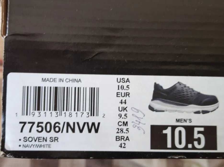 Рабочие кроссовки Sketchers.
