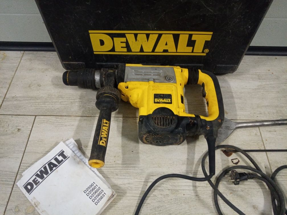 Młot udarowy, obrotowy Dewalt D25601 QS , kłująco - wiercący dłuto